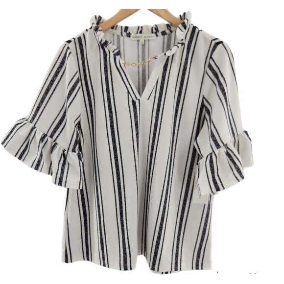 Madison + Hudson White w/ Black Stripes 3/4 Bell Sleeve Top Womens Size 1X - Picture 1 of 12